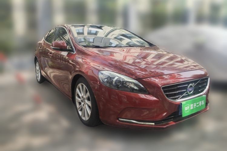 Used Volvo V40 2015 1.6T Zhiya Edition Front Right 45 Deg
