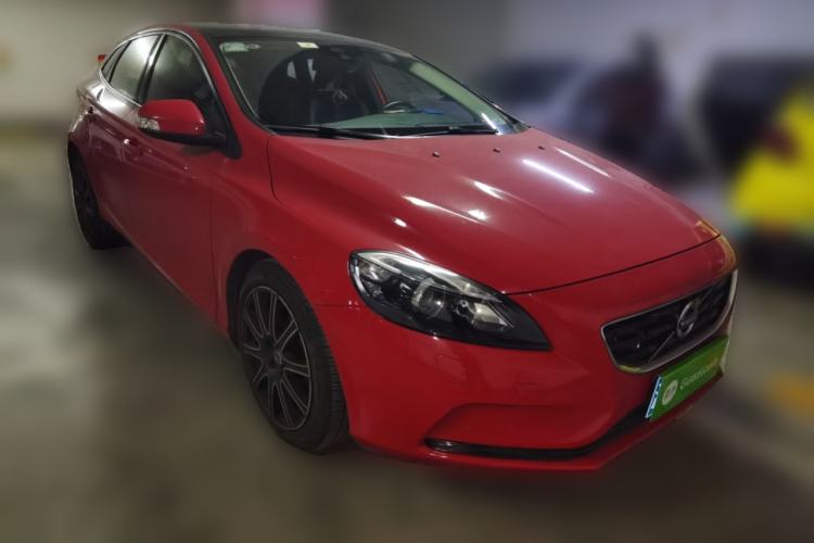 Used Volvo V40 2015 1.6T Zhiyi Edition Front Right 45 Deg