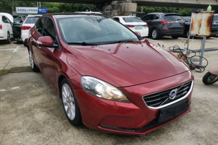 Used Volvo V40 2015 1.6T Zhiyi Edition Front Right 45 Deg