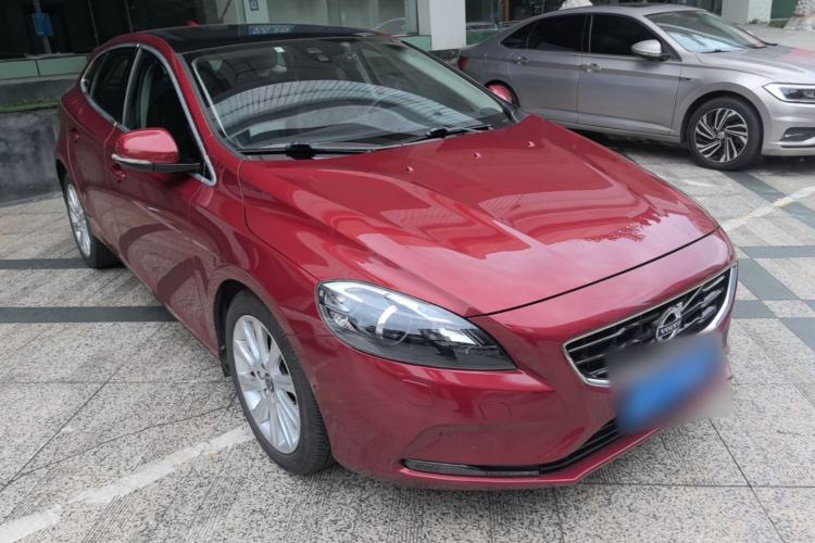 Used Volvo V40 2015 1.6T Zhiya Edition Front Right 45 Deg