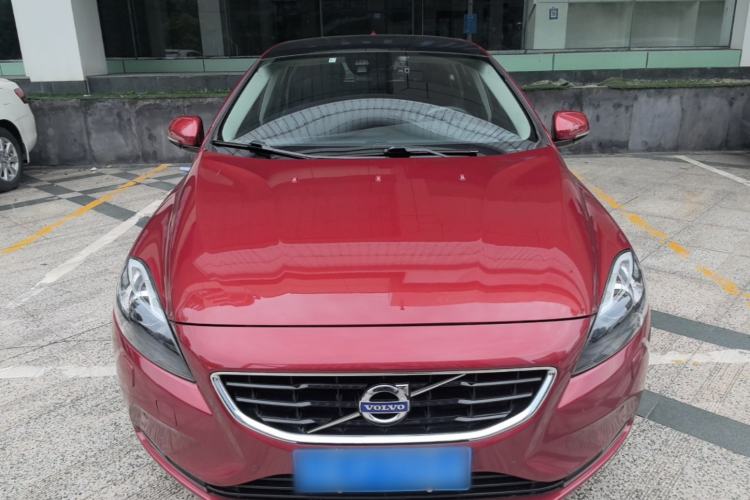 Used Volvo V40 2015 1.6T Zhiya Edition Front