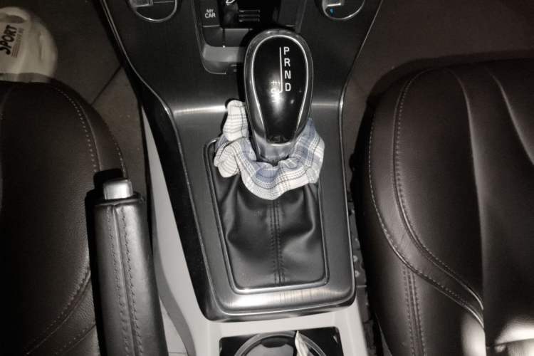 Used Volvo V40 2015 1.6T Zhiyi Edition Gear Lever