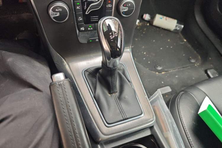 Used Volvo V40 2015 1.6T Zhiya Edition Gear Lever