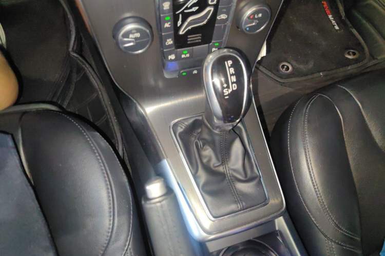 Used Volvo V40 2015 1.6T Zhiya Edition Gear Lever