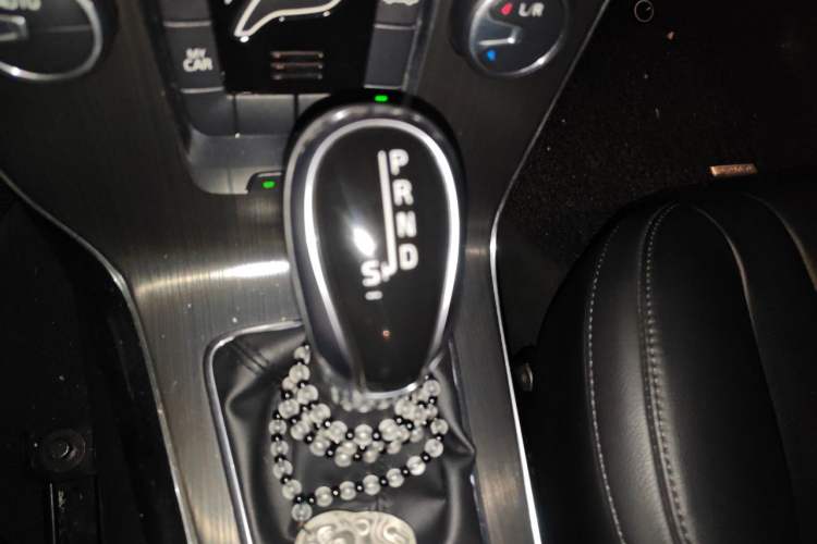Used Volvo V40 2015 1.6T Zhiyi Edition Gear Lever