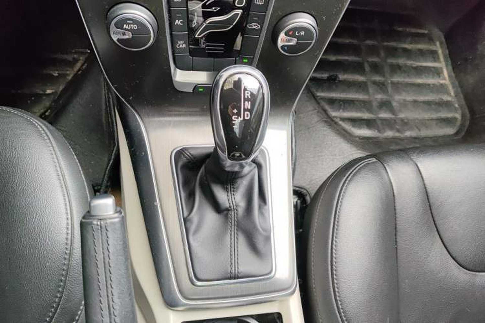Used Volvo V40 2015 1.6T Zhiyi Edition Gear Lever