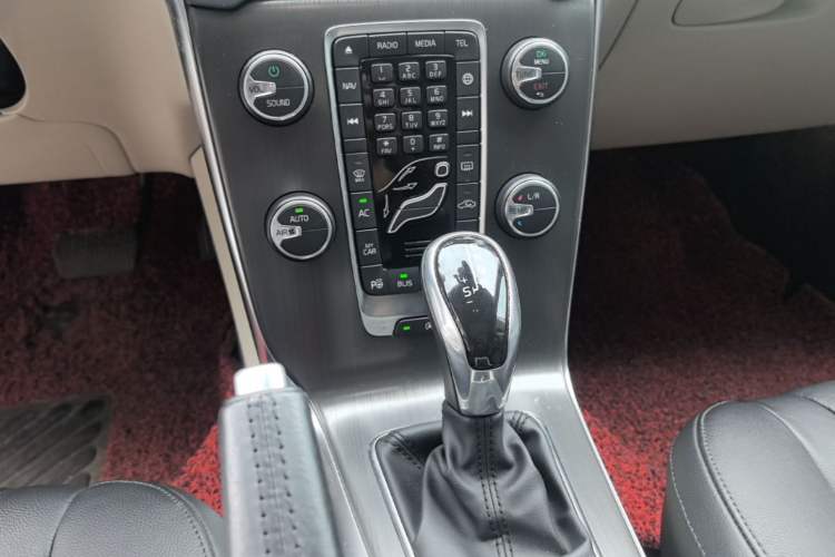 Used Volvo V40 2015 1.6T Zhiya Edition Gear Lever