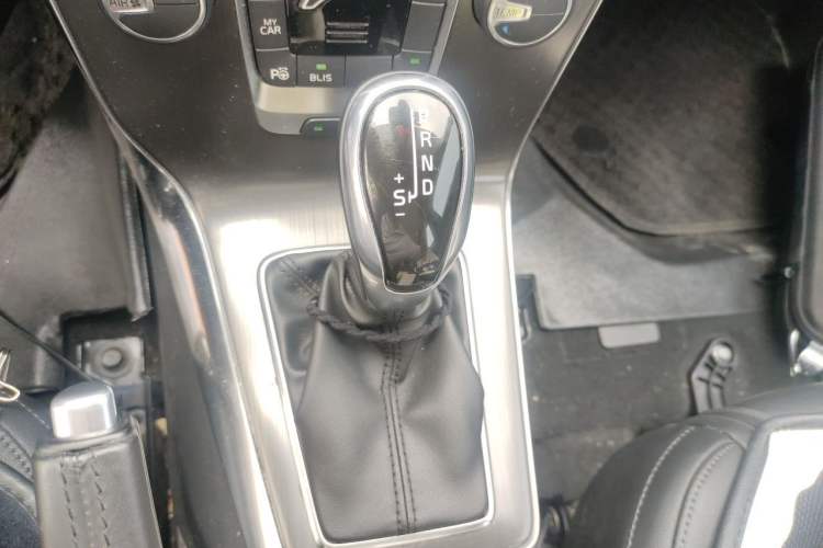 Used Volvo V40 2015 1.6T Zhiya Edition Gear Lever