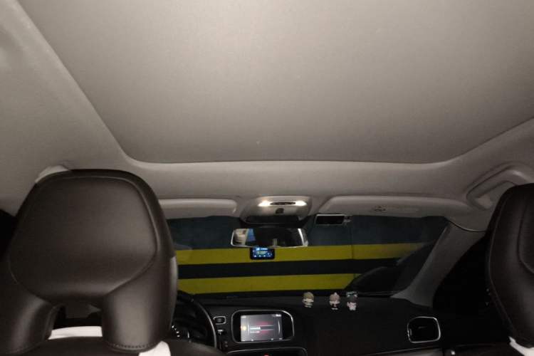 Used Volvo V40 2015 1.6T Zhiyi Edition Headliner