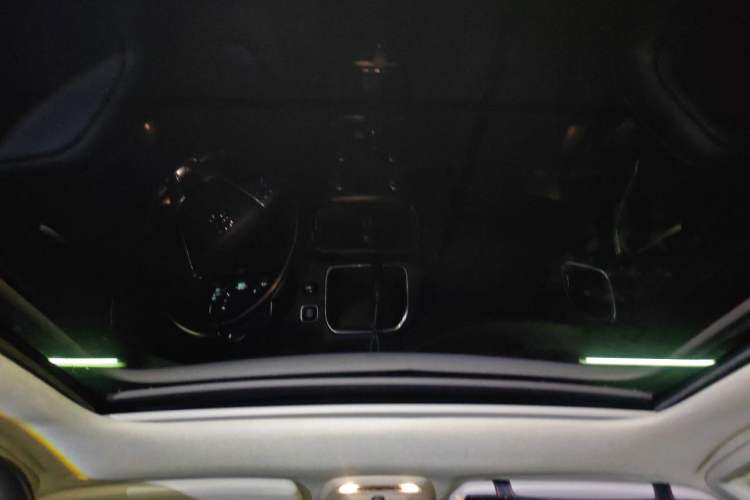Used Volvo V40 2015 1.6T Zhiyi Edition Headliner