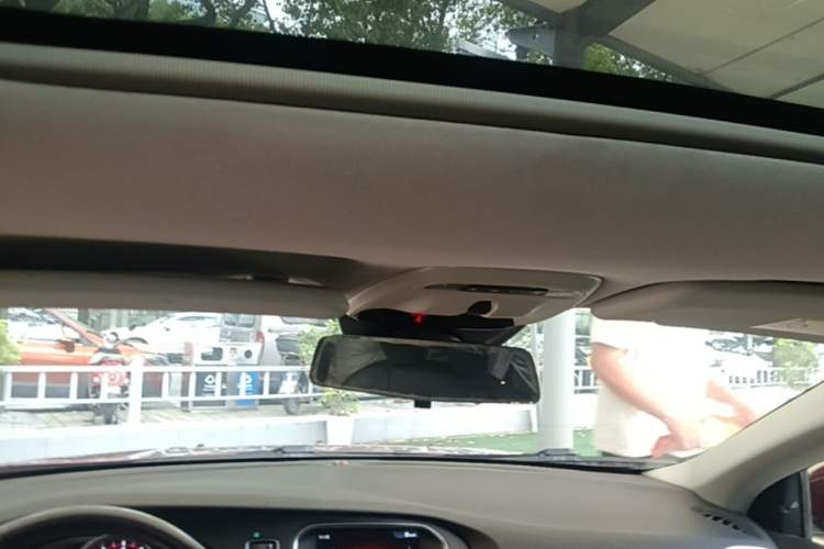 Used Volvo V40 2015 1.6T Zhiya Edition Headliner