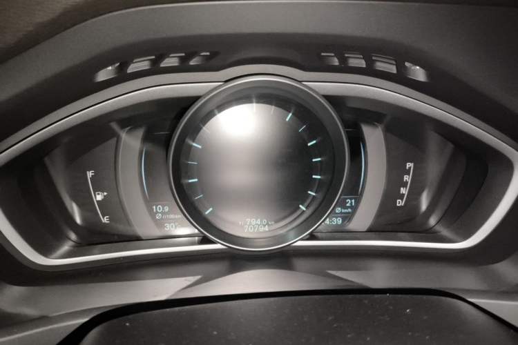 Used Volvo V40 2015 1.6T Zhiyi Edition Instrument Cluster