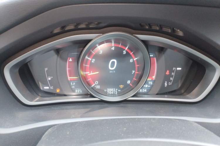Used Volvo V40 2015 1.6T Zhiya Edition Instrument Cluster