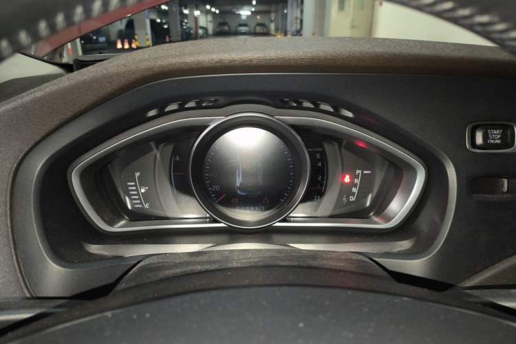 Used Volvo V40 2015 1.6T Zhiyi Edition Instrument Cluster