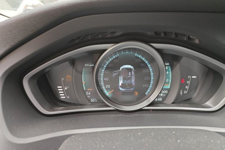 Used Volvo V40 2015 1.6T Zhiyi Edition Instrument Cluster