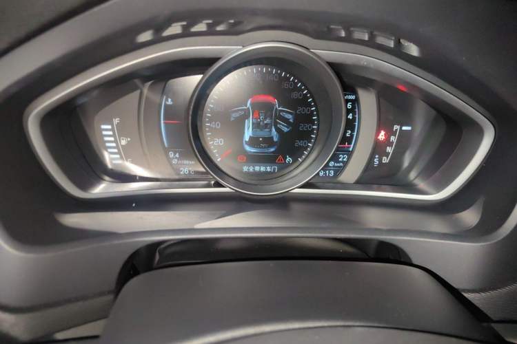 Used Volvo V40 2015 1.6T Zhiya Edition Instrument Cluster
