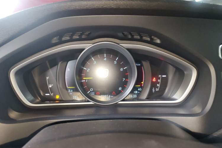 Used Volvo V40 2015 1.6T Zhiyi Edition Instrument Cluster