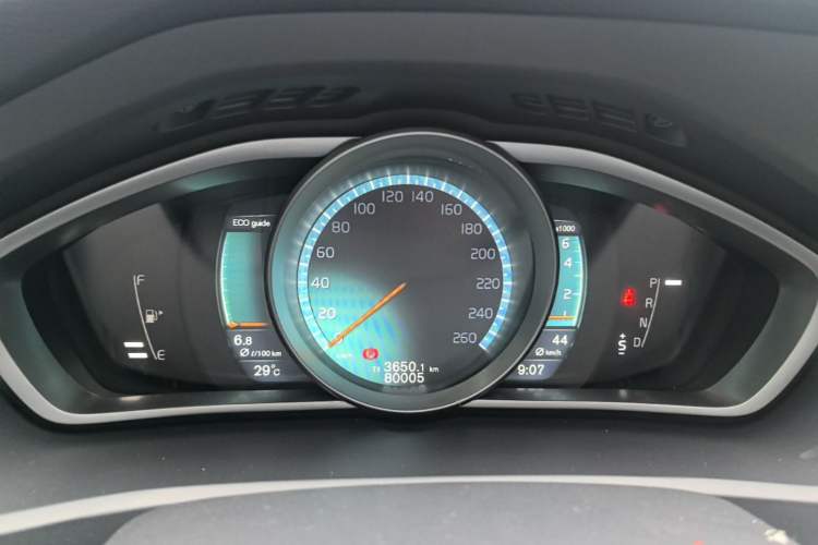 Used Volvo V40 2015 1.6T Zhiya Edition Instrument Cluster