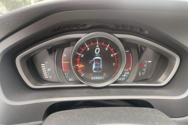 Used Volvo V40 2015 1.6T Zhiya Edition Instrument Cluster