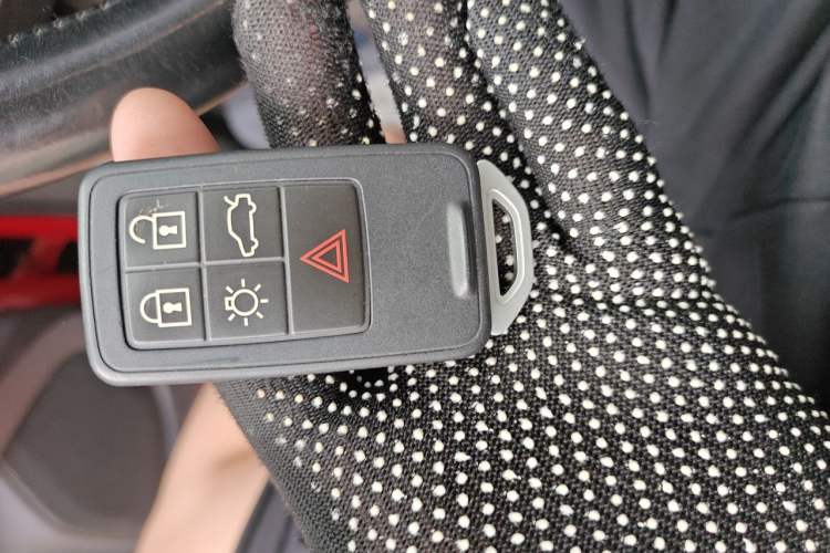 Used Volvo V40 2015 1.6T Zhiyi Edition Interior 1