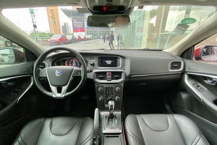 Used Volvo V40 2015 1.6T Zhiyi Edition Interior 1