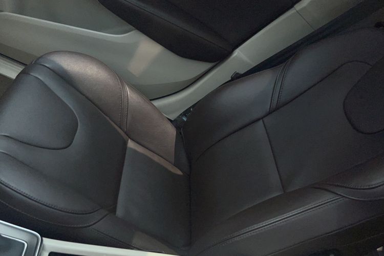 Used Volvo V40 2015 1.6T Zhiyi Edition Interior 5