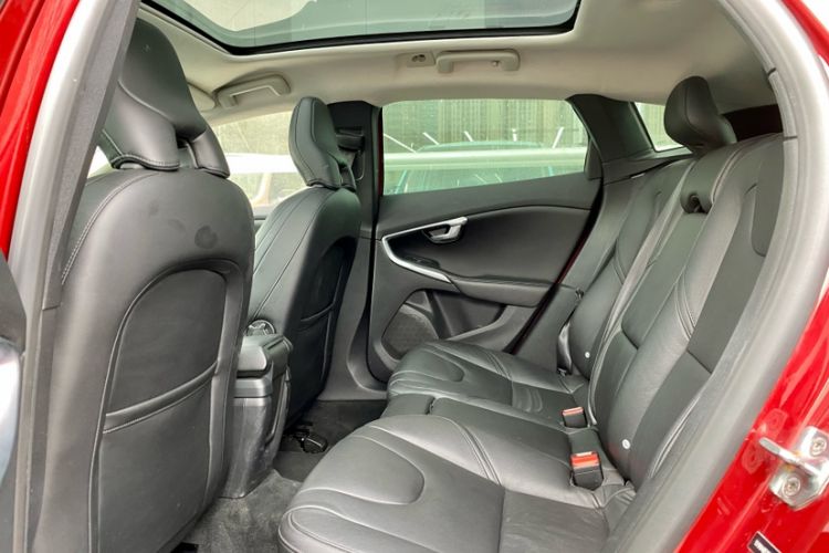 Used Volvo V40 2015 1.6T Zhiyi Edition Interior 5