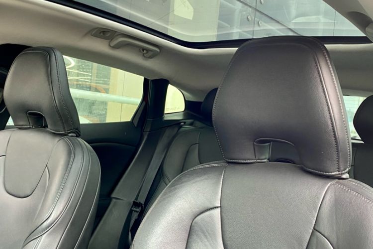 Used Volvo V40 2015 1.6T Zhiyi Edition Interior 6