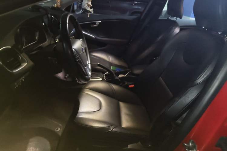 Used Volvo V40 2015 1.6T Zhiyi Edition Left Front Seat