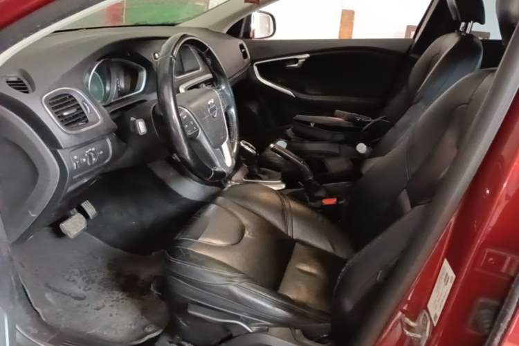 Used Volvo V40 2015 1.6T Zhiyi Edition Left Front Seat