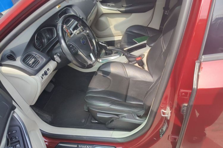 Used Volvo V40 2015 1.6T Zhiyi Edition Left Front Seat