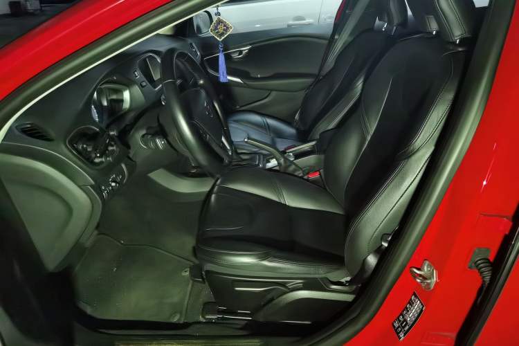 Used Volvo V40 2015 1.6T Zhiyi Edition Left Front Seat