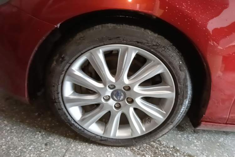 Used Volvo V40 2015 1.6T Zhiyi Edition Left Front Wheel Hub