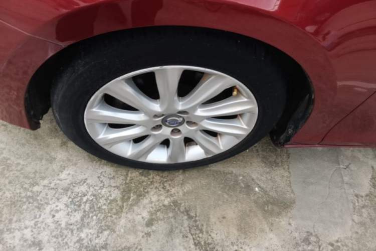 Used Volvo V40 2015 1.6T Zhiyi Edition Left Front Wheel Hub