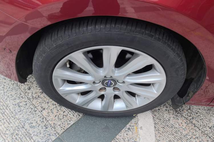 Used Volvo V40 2015 1.6T Zhiya Edition Left Front Wheel Hub
