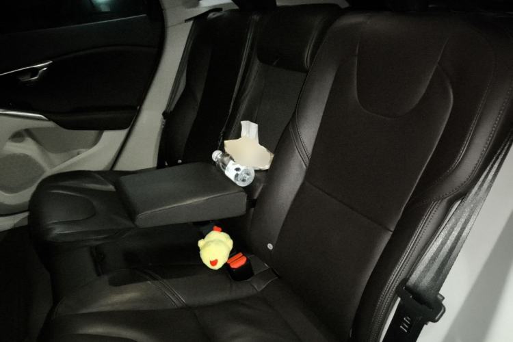 Used Volvo V40 2015 1.6T Zhiyi Edition Left Rear Seat