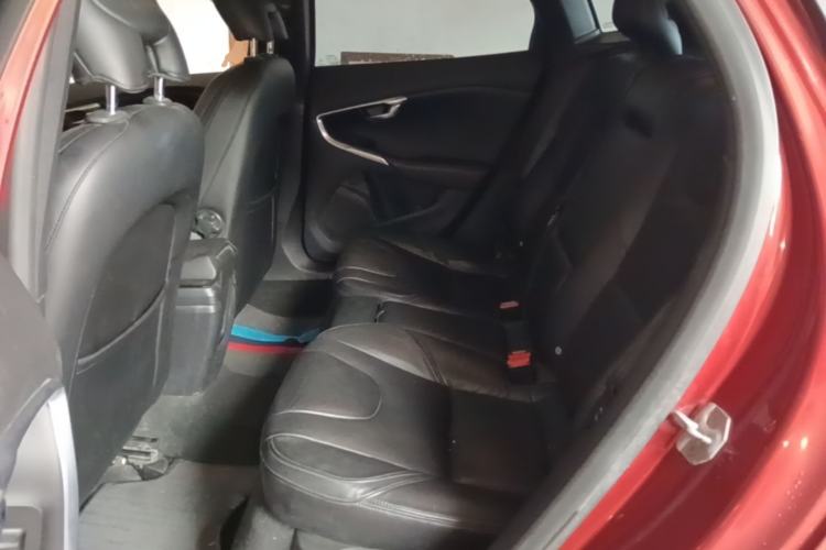 Used Volvo V40 2015 1.6T Zhiyi Edition Left Rear Seat