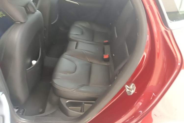Used Volvo V40 2015 1.6T Zhiya Edition Left Rear Seat