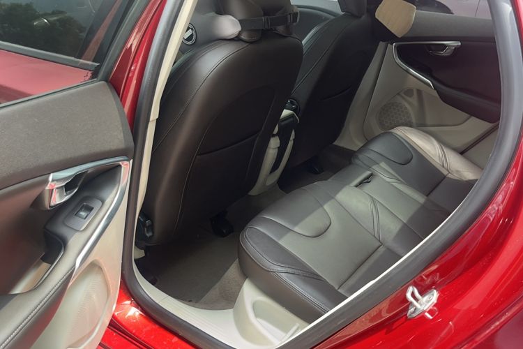 Used Volvo V40 2015 1.6T Zhiyi Edition Left Rear Seat