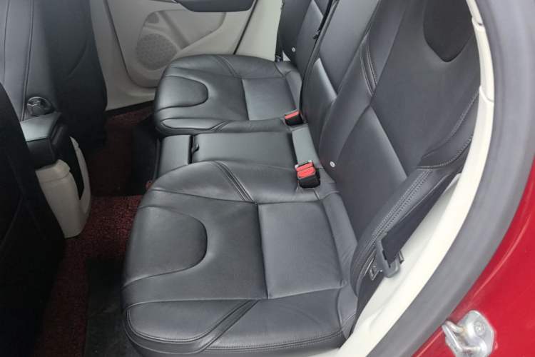 Used Volvo V40 2015 1.6T Zhiya Edition Left Rear Seat