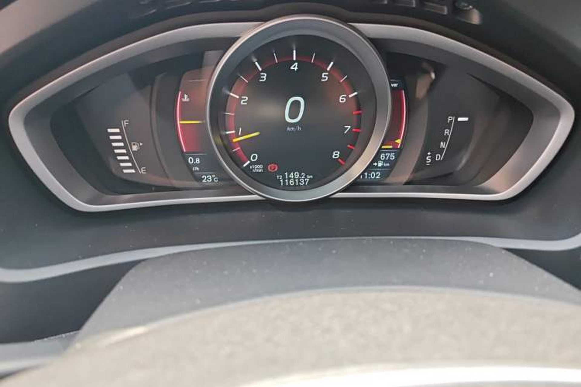 Used Volvo V40 2015 1.6T Zhiya Edition Odometer Close Up