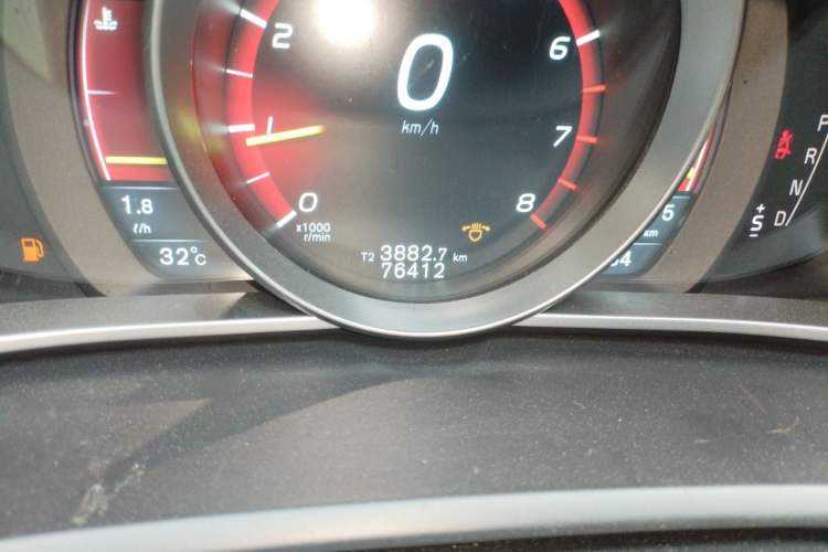 Used Volvo V40 2015 1.6T Zhiya Edition Odometer Close Up