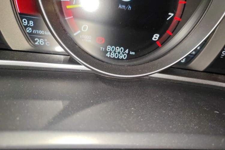 Used Volvo V40 2015 1.6T Zhiyi Edition Odometer Close Up