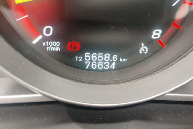 Used Volvo V40 2015 1.6T Zhiya Edition Odometer Close Up