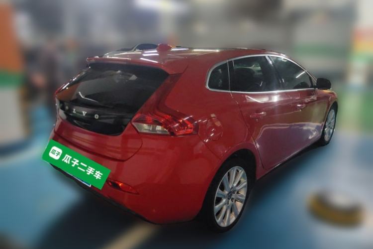 Used Volvo V40 2015 1.6T Zhiya Edition Rear Right 45 Deg