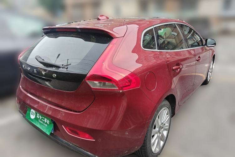 Used Volvo V40 2015 1.6T Zhiya Edition Rear Right 45 Deg