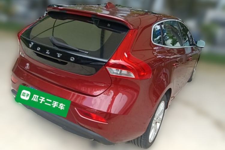 Used Volvo V40 2015 1.6T Zhiya Edition Rear Right 45 Deg
