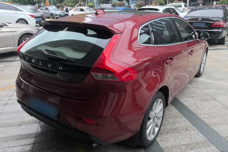 Used Volvo V40 2015 1.6T Zhiya Edition Rear Right 45 Deg
