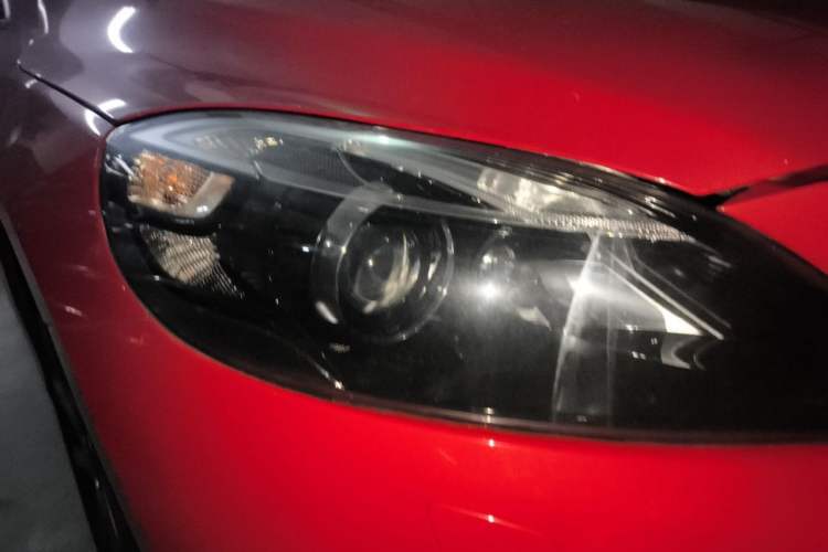 Used Volvo V40 2015 1.6T Zhiyi Edition Right Front Headlight