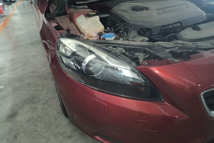 Used Volvo V40 2015 1.6T Zhiyi Edition Right Front Headlight